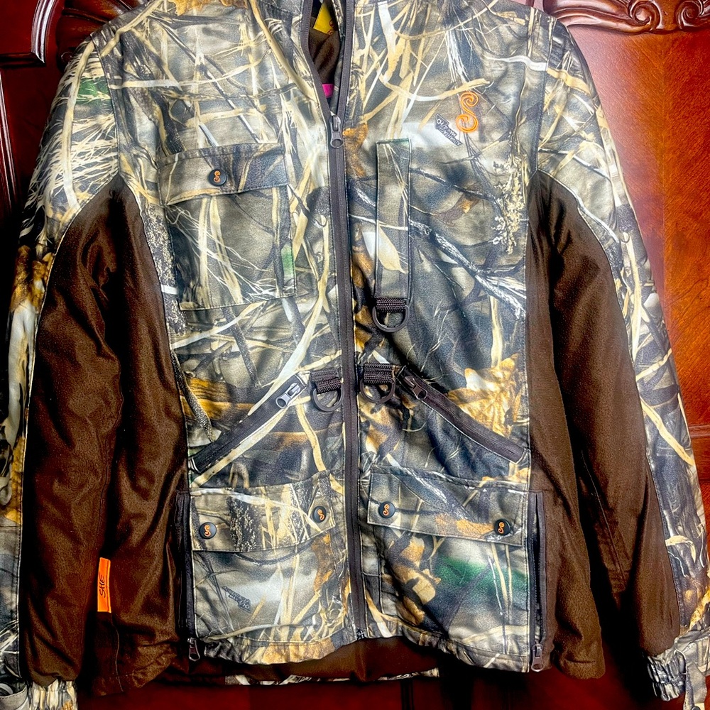 SHE woman’s apparel camo jacket size medium